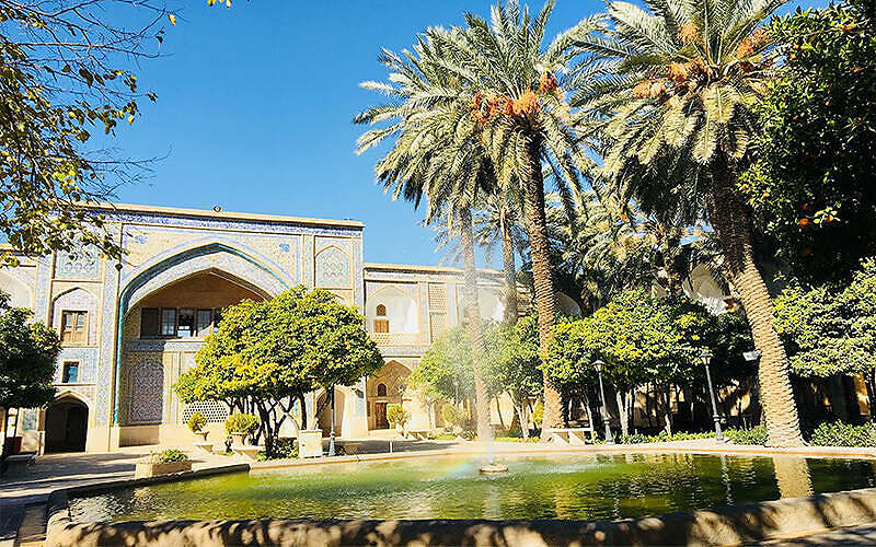 مدرسة خان في شيراز