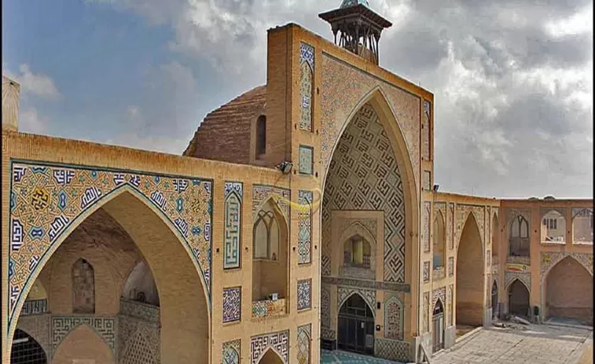 مسجد الحکیم (جورجیر) في أصفهان هو تذكار من عهد الصفويين.