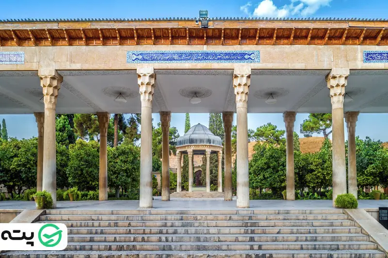 وقتی به تالار حافظیه میرسید
