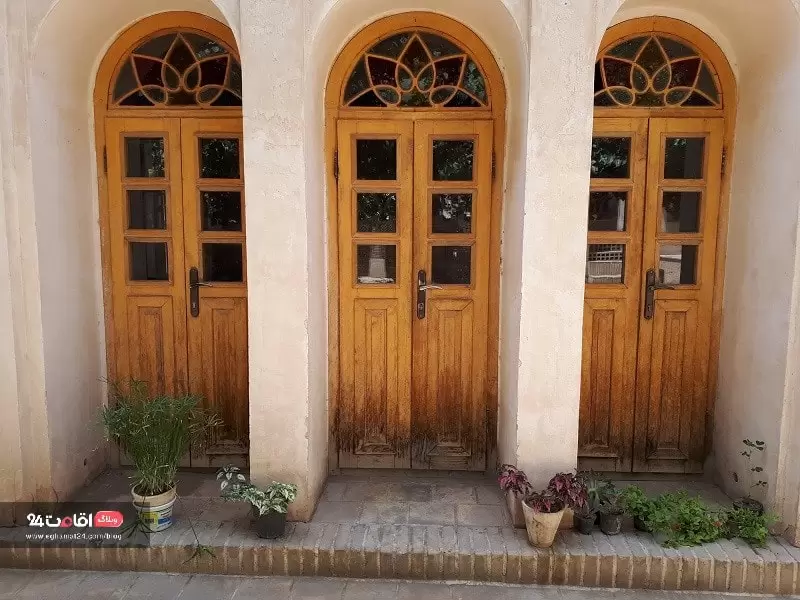 خانه جواهری اصفهان با درب های چوبی نوستالژیک