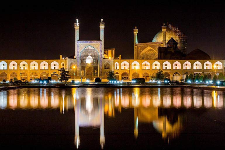 بازدید از مسجد عباسی اصفهان