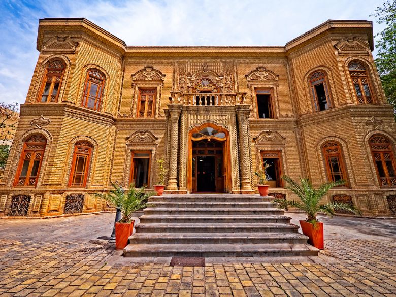 متحف الزجاج والسيراميك الإيراني