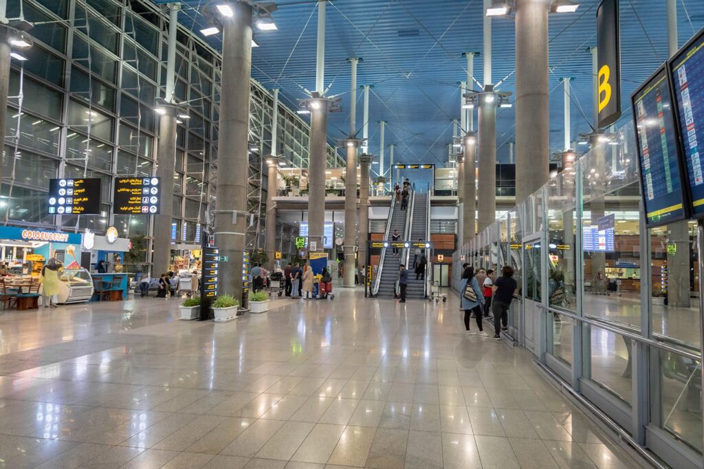نظام النقل في إيران: شبكة متطورة تربط الماضي بالمستقبل