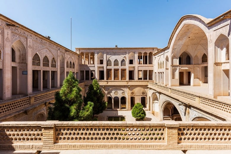 بيت عباسيان في كاشان: تحفة معمارية قاجارية مع همين تور