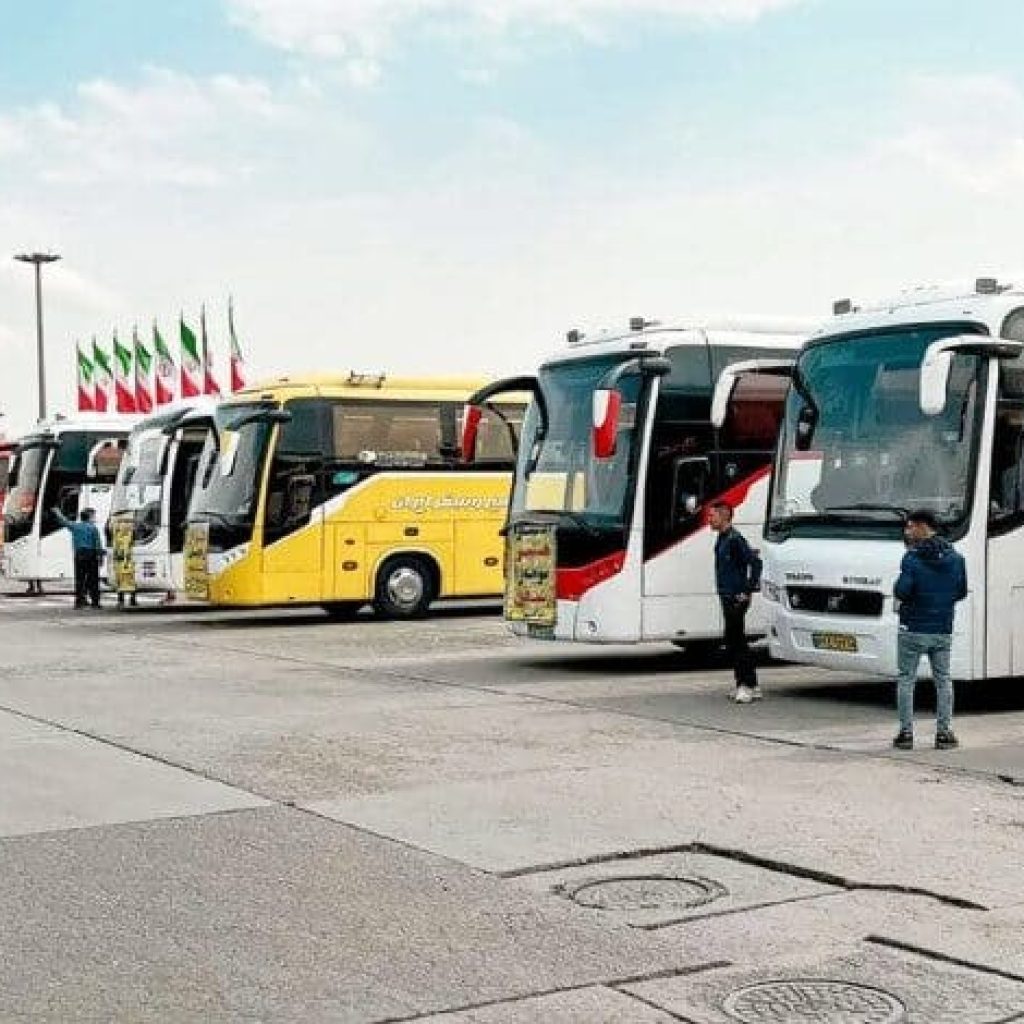 دليل السفر إلى مشهد مع hamintour: استكشاف محطات الحافلات وتذوق الحلويات الفارسية