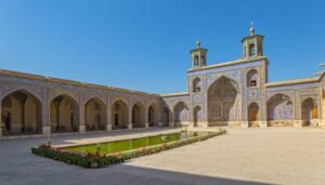اكتشف سحر شيراز: رحلة إلى قلب مسجد ناصر الملك