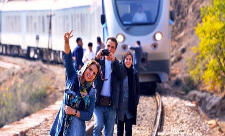 السفر بالقطار في إيران: تجربة مريحة وممتعة مع همين تور