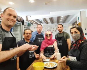 ستكشف طهران وإيران من خلال جولات الطعام مع همين تور