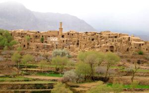 Discover the Timeless Beauty of Kharanaq’s Ancient Ruins