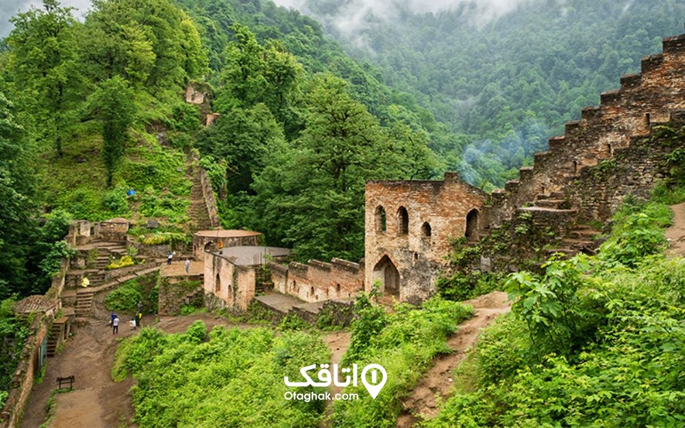 برای رسیدن به قلعه رودخان باید همت کنید و 1620 پله را بپیمایید!