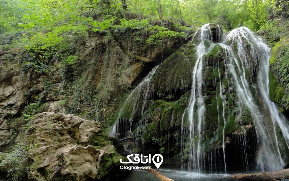 آبشار کبودوال یکی از زیباترین و بلندترین آبشارهای خزهای کشورمان است