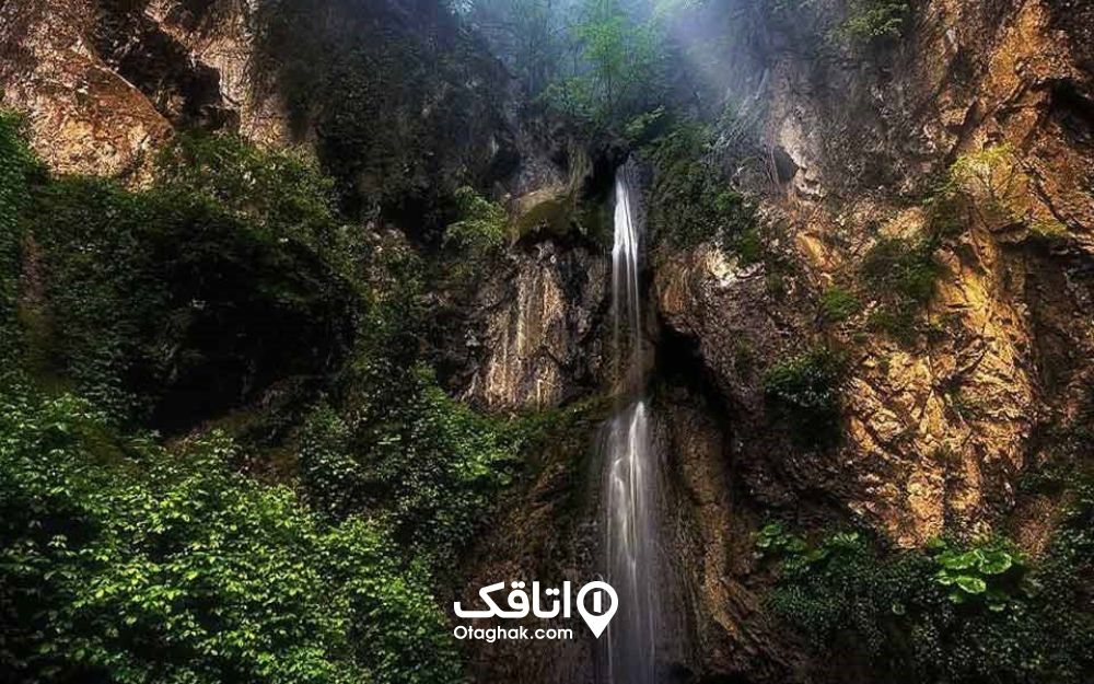 آبشار زیارت در گرگان در جنوب روستای زیارت است و ارتفاع آن به 16 متر میرسد.