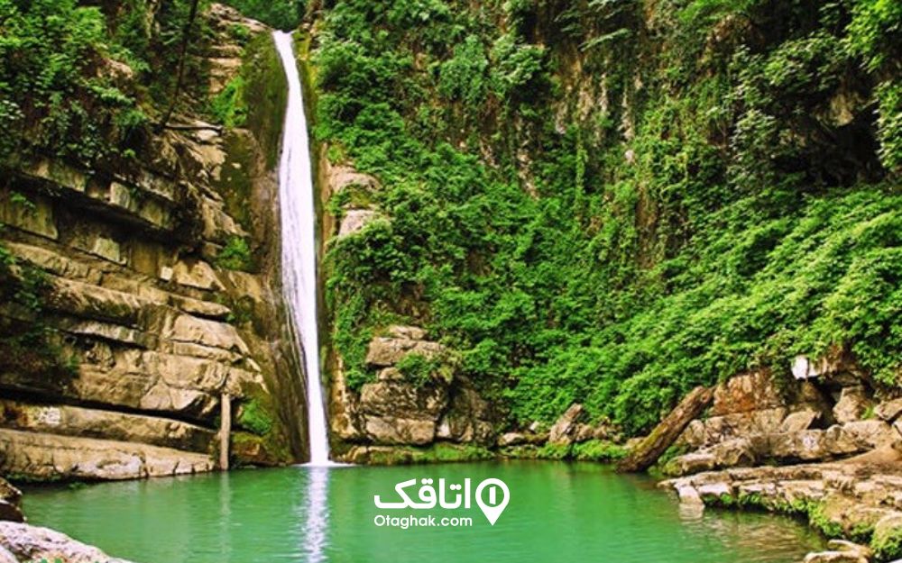 ارتفاع آبشار رنگو حدود 7 متر است و آب آن از چهار چشمه تامین میشود.