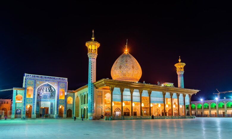 ضريح شاه جراغ في شيراز: رحلة إلى قلب النور والروحانية مع همين تور