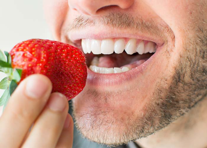 العناية بعد زراعة الأسنان في إيران: دليل شامل للتعافي السريع