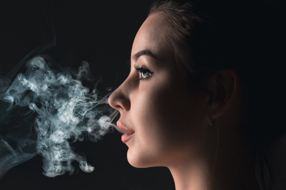 تأثير التدخين على عملية تجميل الأنف: دليل شامل للمدخنين