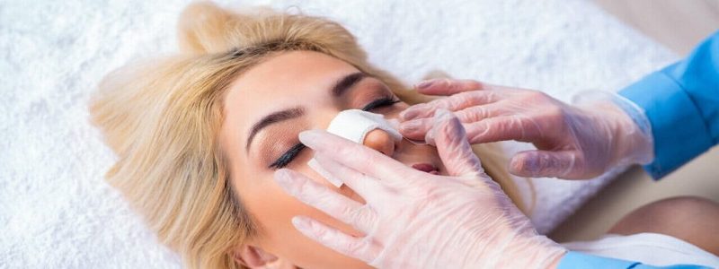 لماذا يجب علي وضع جبيرة على أنفي بعد عملية تجميل الأنف؟