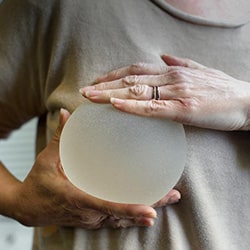Choosing the Best Breast Implant Brand with hamintour