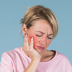 8 Essential Tips for Managing Denture Pain and Sores with Hamintour