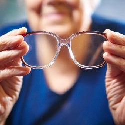 6 Key Insights on Glasses and Sunglasses After Cataract Surgery with Hamintour Cataract surgery, a transformative procedure to restore vision by replacing the eye’s clouded natural lens with an intraocular lens (IOL), is a beacon of hope for those with vision loss, particularly among the elderly. As the leading cause of blindness globally, cataracts affect over 50% of people over 55, though they can also impact younger individuals. Hamintour, the premier medical tourism provider in Iran, offers world-class cataract surgery at 70% lower costs than Western clinics, paired with holistic care to ensure optimal outcomes. Here’s everything you need to know about wearing glasses and sunglasses post-surgery, enriched with Hamintour’s unique Persian-inspired approach.Understanding Cataract Surgery and IOLs