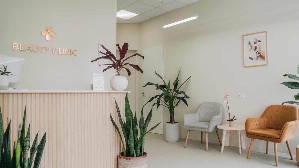 أفضل عيادات التجميل في شيراز: دليل شامل للخدمات والأسعار بالدولار
