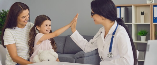 فحص الطفل الدوري: جدول شامل للوقاية وتتبع النمو