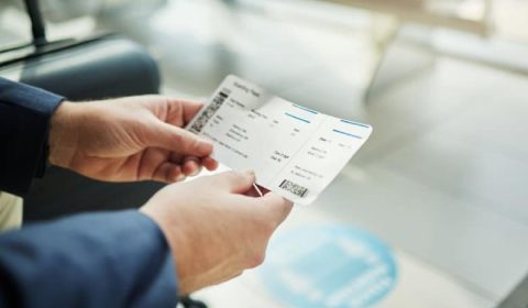 دليل شامل لحجز تذاكر الطيران إلى إيران مع همینتور
