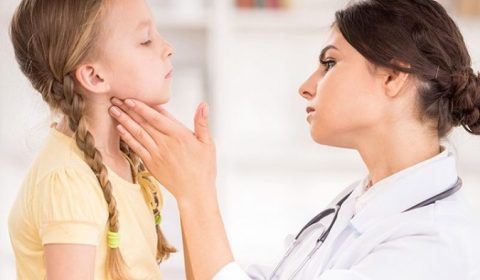 قصور الغدة الدرقية عند الأطفال: الأعراض، المضاعفات، وطرق العلاج