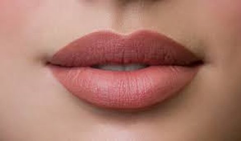 وشم الشفايف في إيران مع همينتور: تجربة تجميلية آمنة للحصول على شفاه مثالية