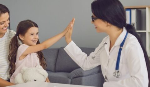 فحص الطفل الدوري: جدول شامل للوقاية وتتبع النمو